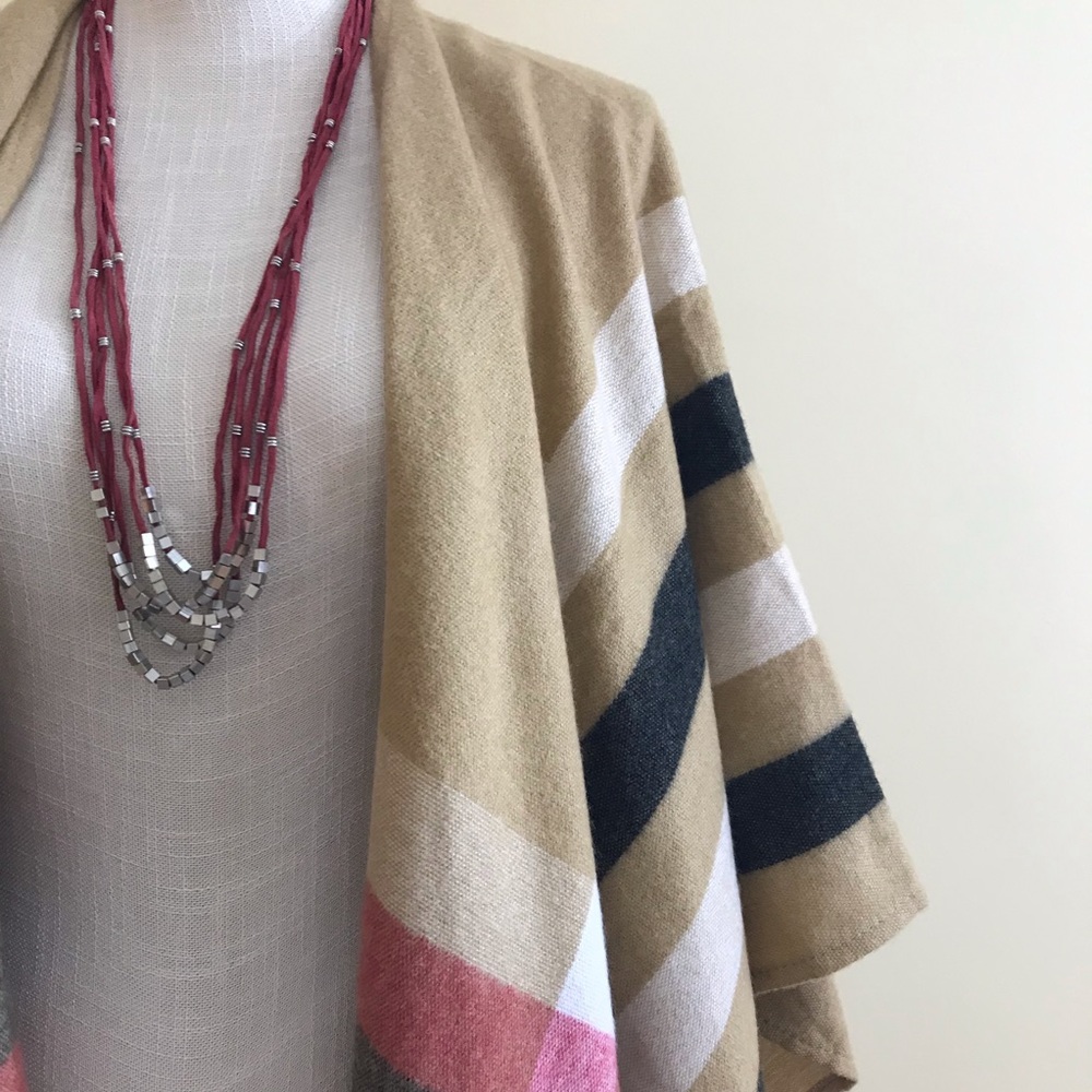 *GIFTED NWT Woolrich Boho Native American PonchoWrap Tan Red Plaid Burberry type - Picture 4 of 11